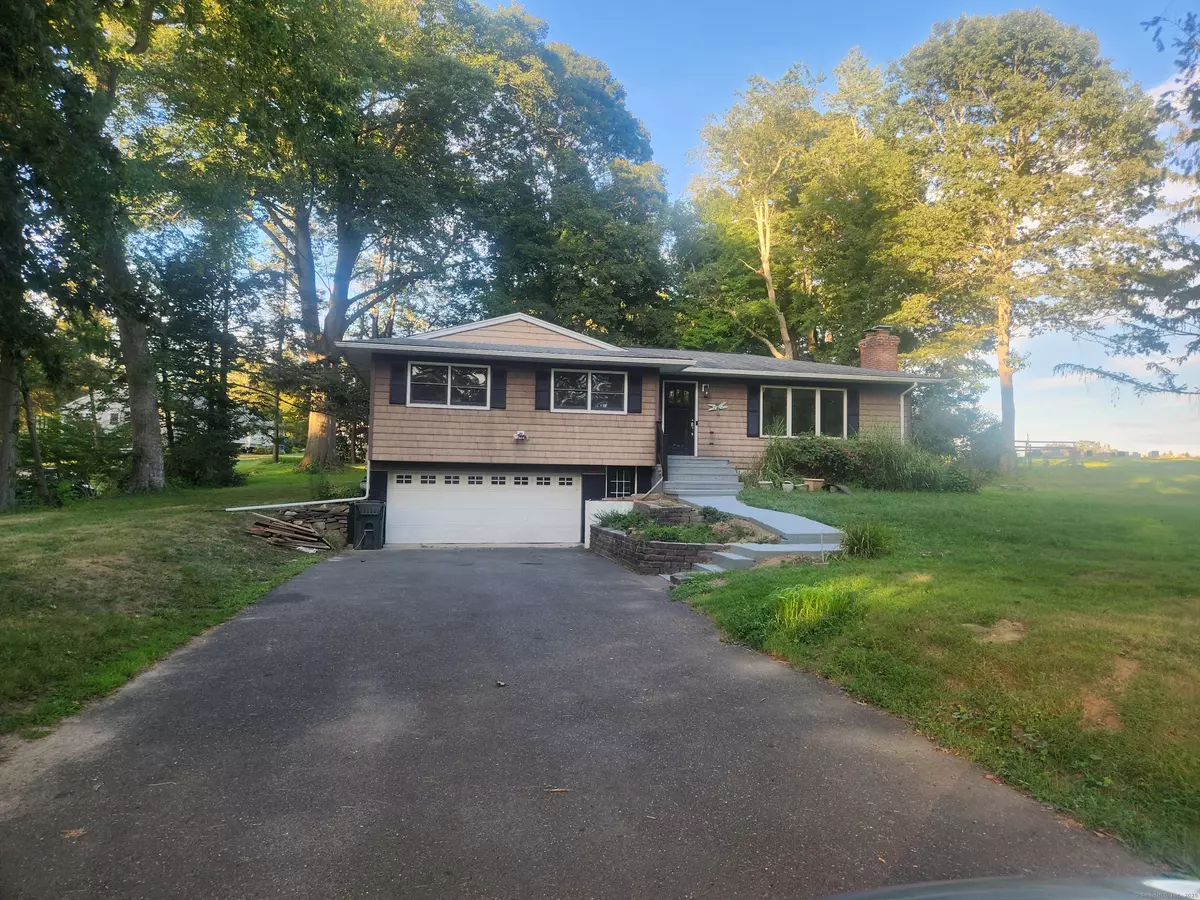 Newtown, CT 06470,15 Juniper Road