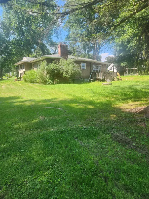 Newtown, CT 06470,15 Juniper Road
