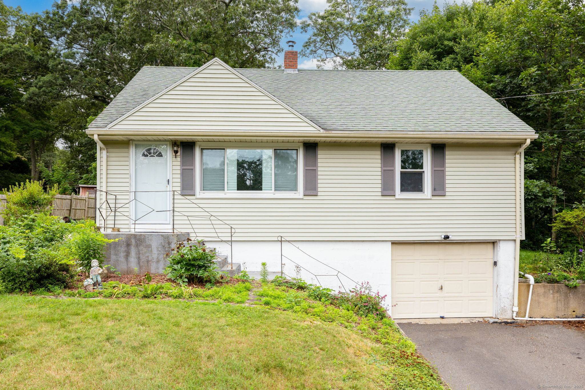 25 Hillside Drive, Groton, CT 06355