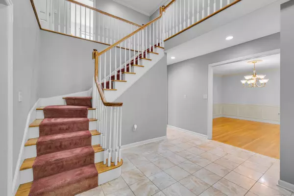 Stamford, CT 06903,27 Blackberry Drive East