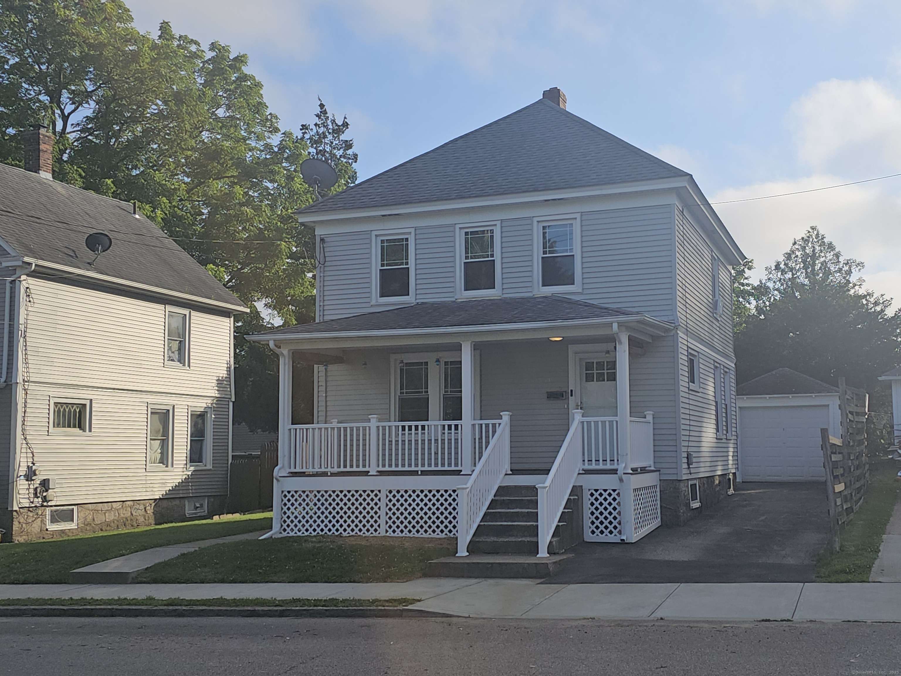 New London, CT 06320,32 South Ledyard Street
