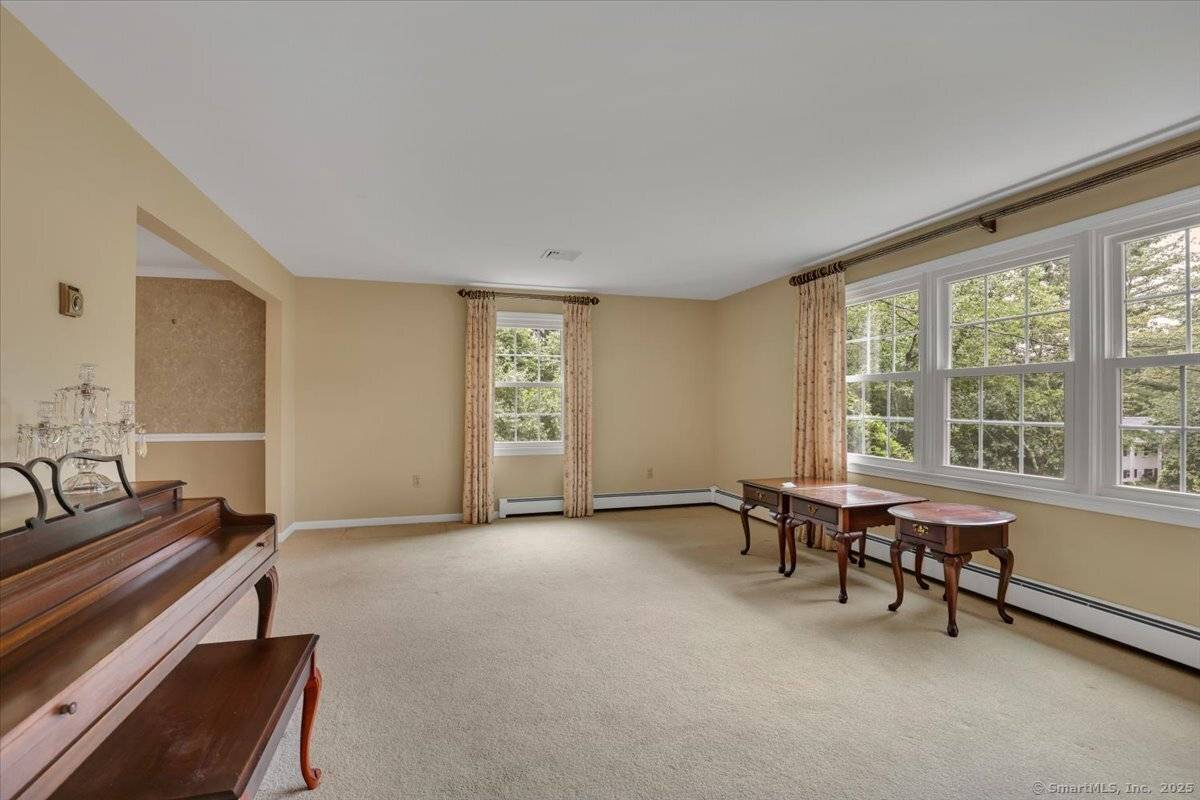 Waterford, CT 06385,14 Glenvale Street