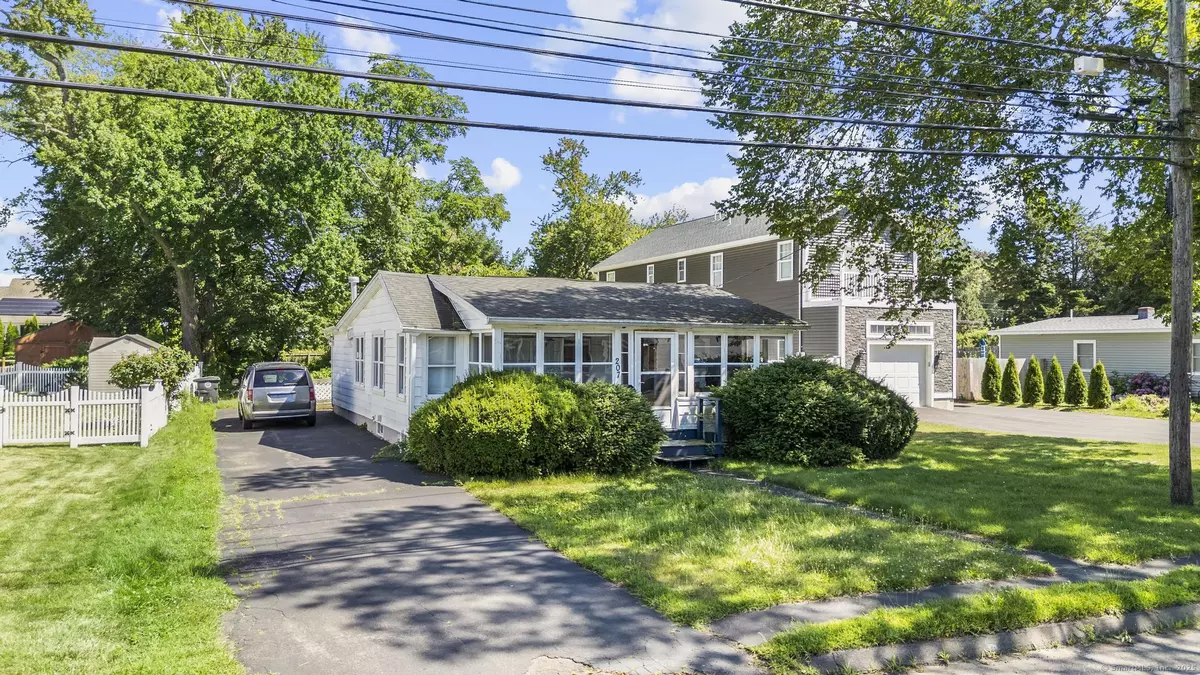 Milford, CT 06460,207 Merwin Avenue