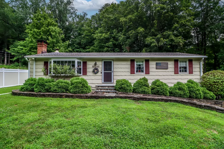 21 Saw Mill Road, Newtown, CT 06470