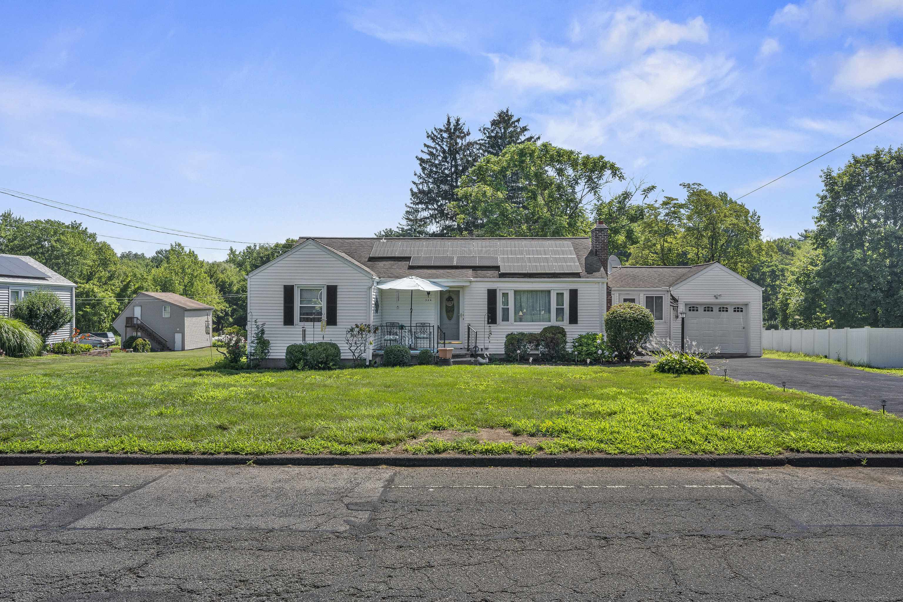 East Hartford, CT 06108,326 Long Hill Street