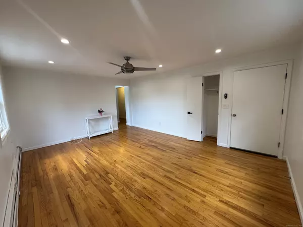 Bridgeport, CT 06606,294 Robin Street