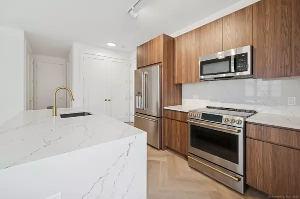 Greenwich, CT 06807,100 East Putnam Avenue #305