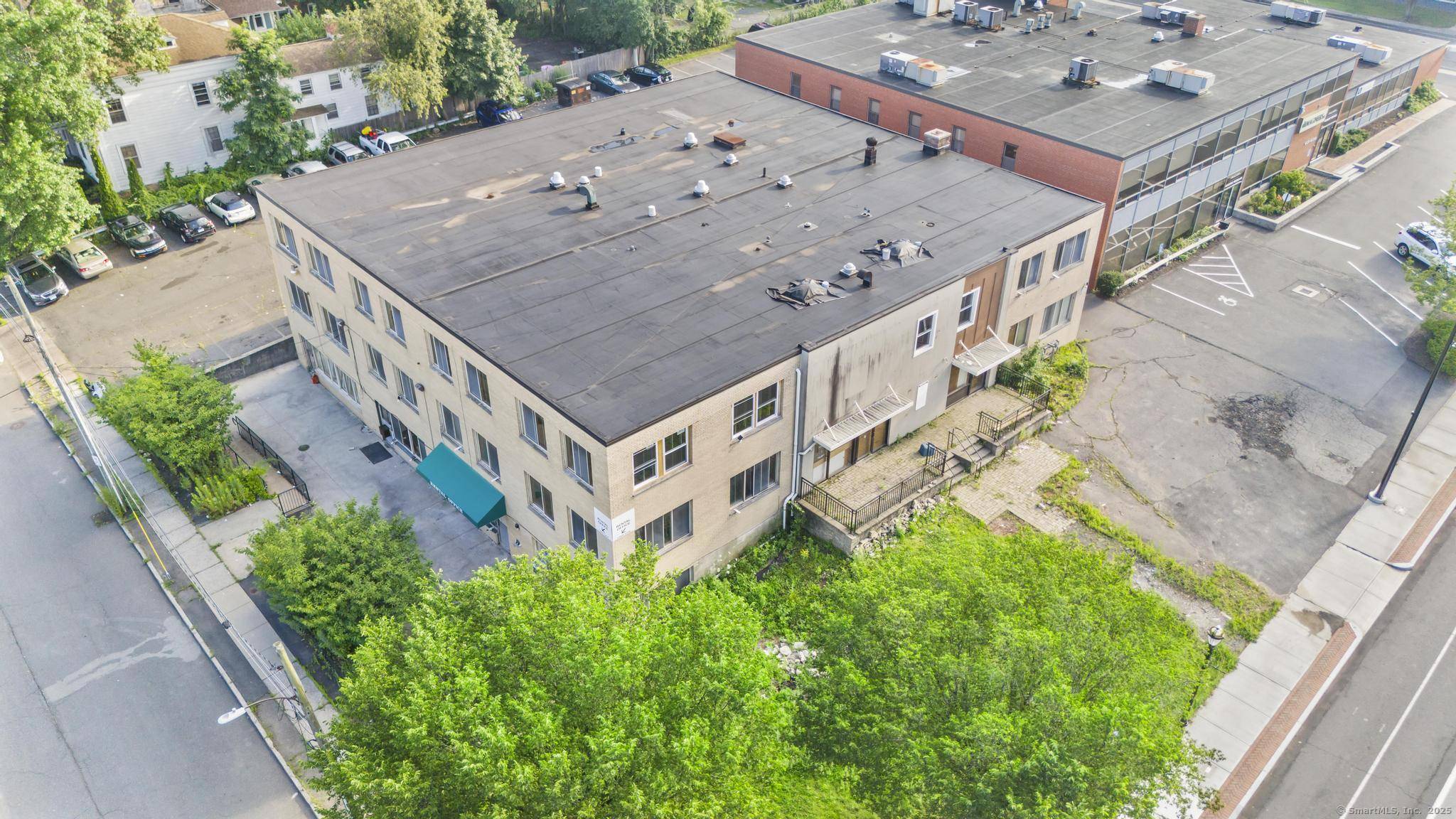 Hartford, CT 06105,621 Farmington Avenue
