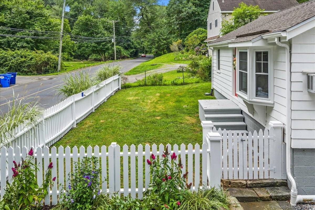 Guilford, CT 06437,195 Sachem Head Road