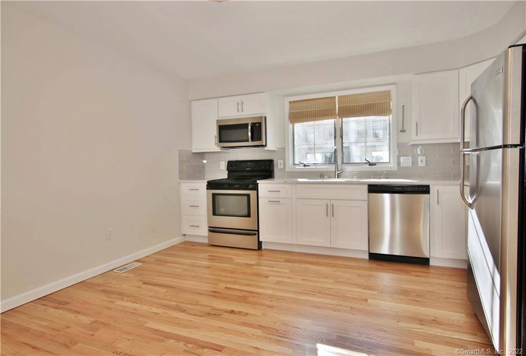 Stamford, CT 06902,14 Dora Street #2