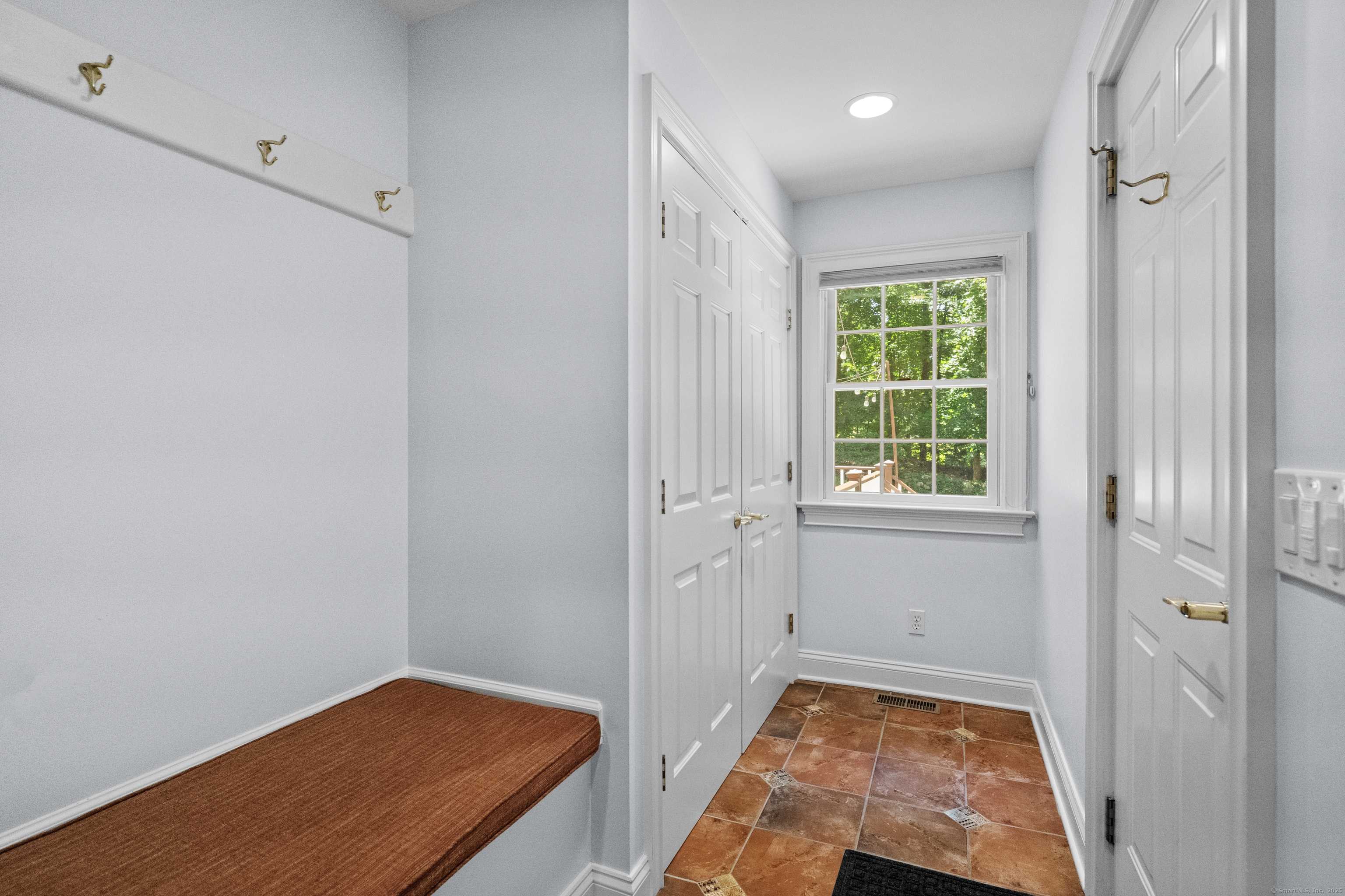 Darien, CT 06820,347 West Avenue