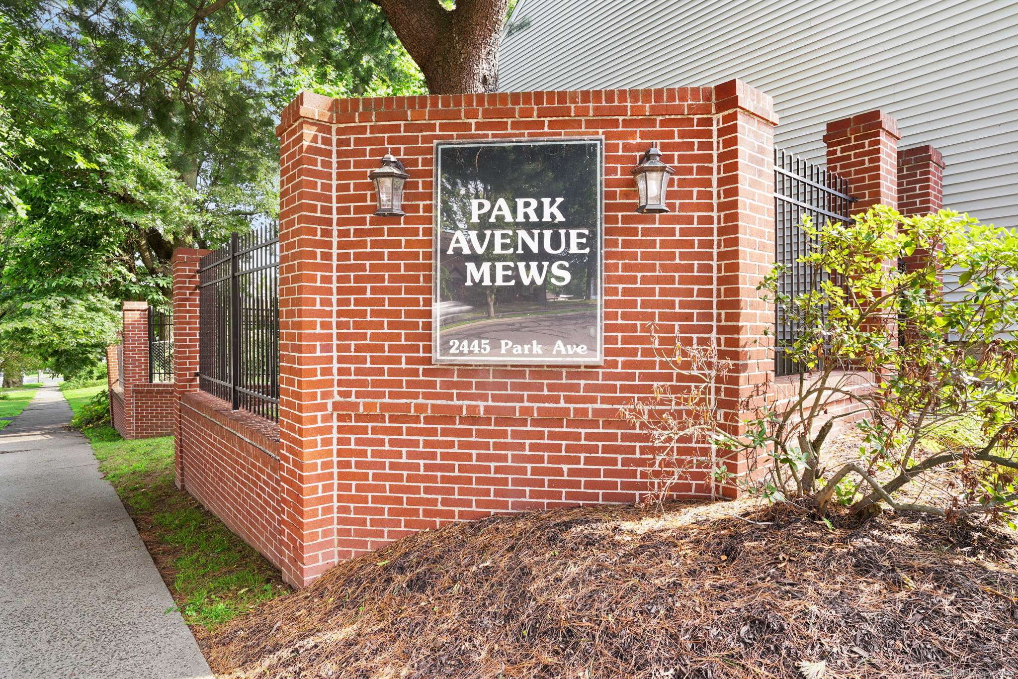 Bridgeport, CT 06604,2445 Park Avenue #37