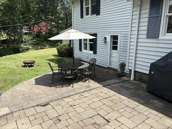 Orange, CT 06477,417 Richard Lane