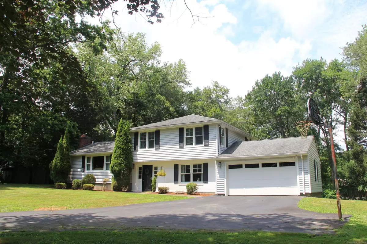 Orange, CT 06477,417 Richard Lane