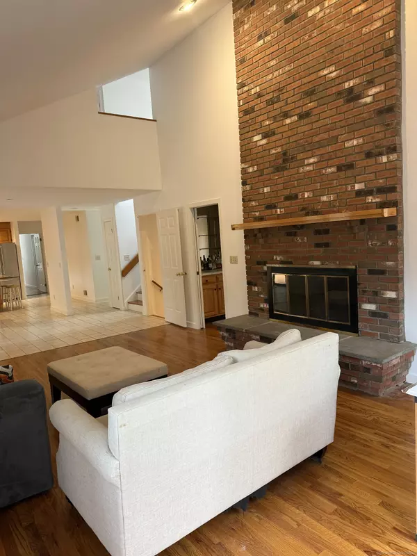 Weston, CT 06883,18 Thorp Drive