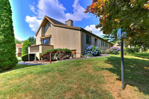 Stratford, CT 06614,475 Commanche Lane #B