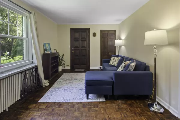 Greenwich, CT 06870,33 Halsey Drive