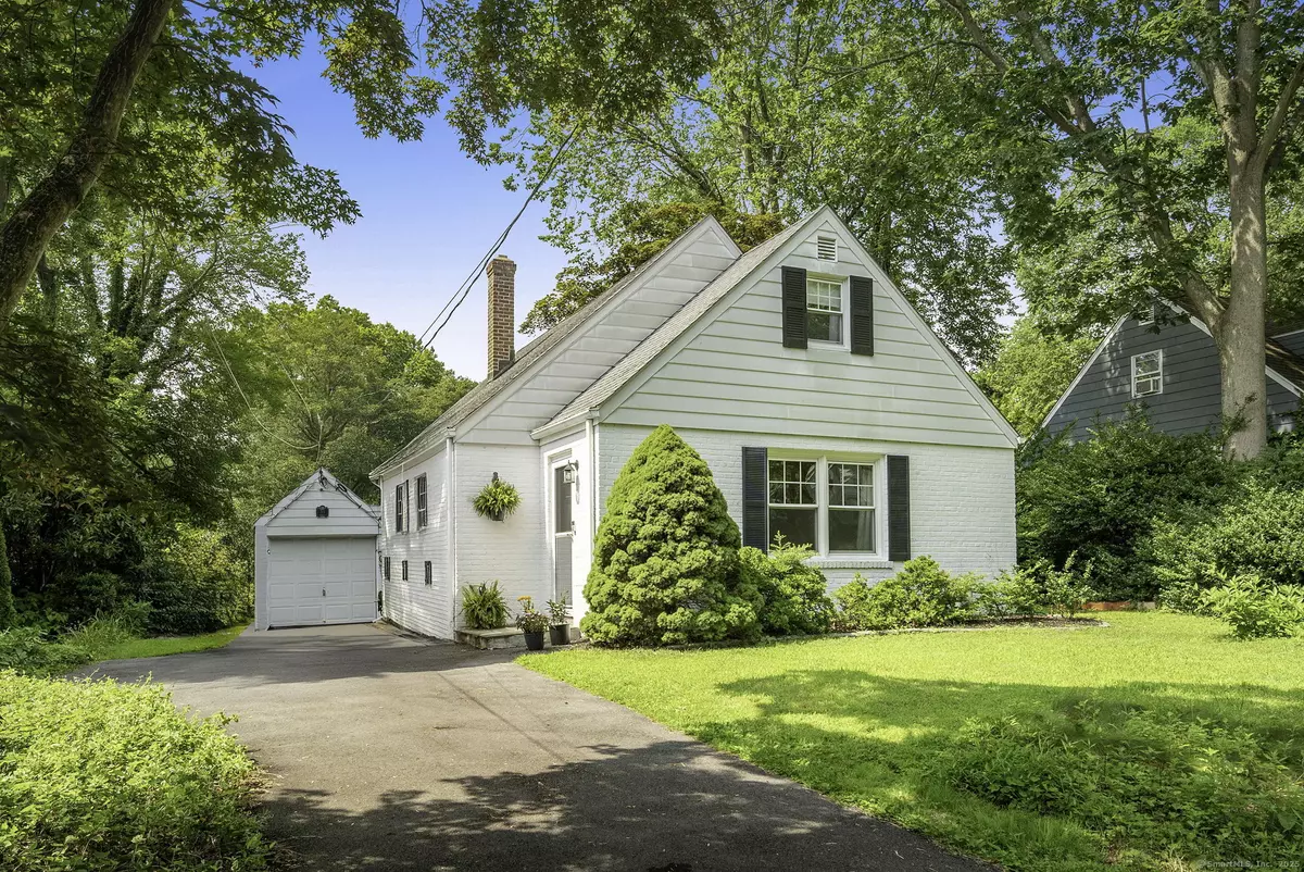 Greenwich, CT 06870,33 Halsey Drive