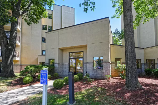 Hamden, CT 06517,1204 Whitney Avenue #APT 416