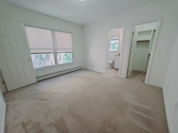 Stamford, CT 06902,40 Dean Street #2