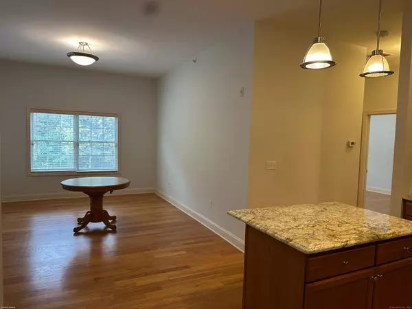 Hamden, CT 06518,2518 Whitney Avenue #3