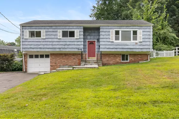 20 Lancaster Place, Stamford, CT 06905