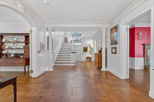 Ridgefield, CT 06877,88 Main Street