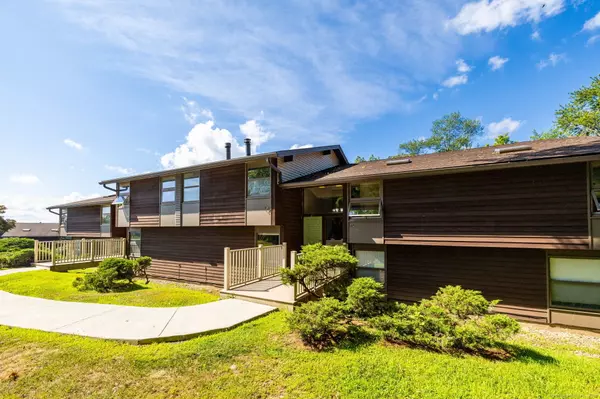 Cromwell, CT 06416,91C Country Squire Drive #91C