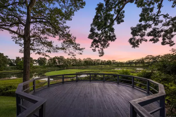 Westport, CT 06880,11 Beachside Common