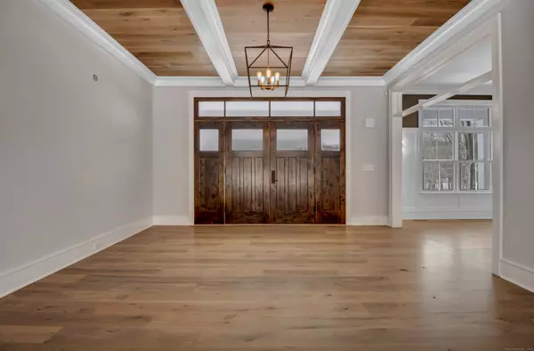 Orange, CT 06477,1025 Field Drive