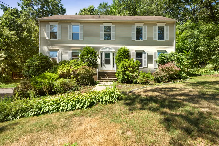 15 Blue Ridge Lane, North Haven, CT 06473
