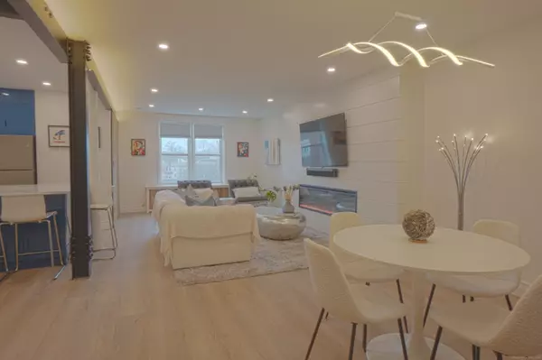7 4th Street #APT 4F, Stamford, CT 06905