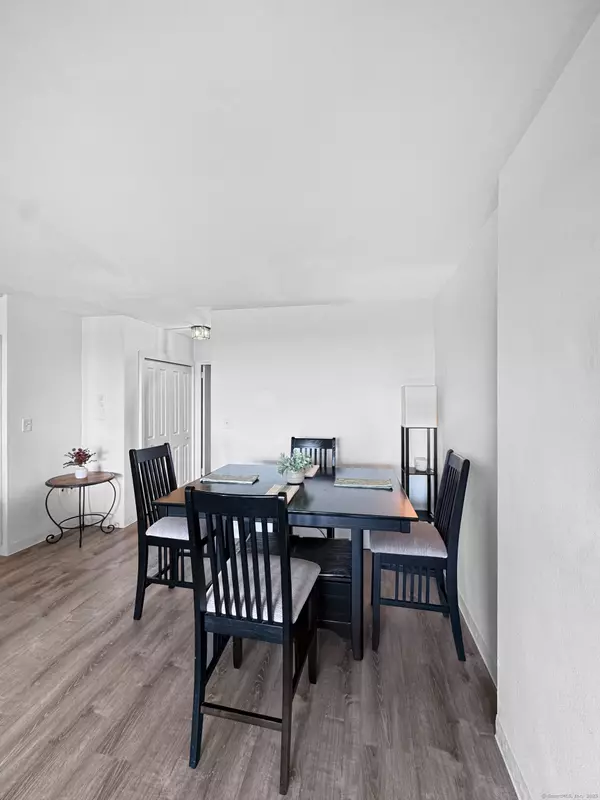 Stamford, CT 06902,91 Strawberry Hill Avenue #APT 824