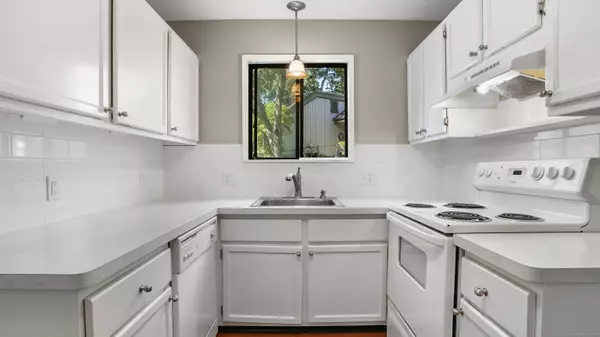 Southbury, CT 06488,525 Heritage Village #A