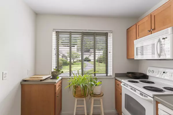 Southbury, CT 06488,252 Heritage Village #A