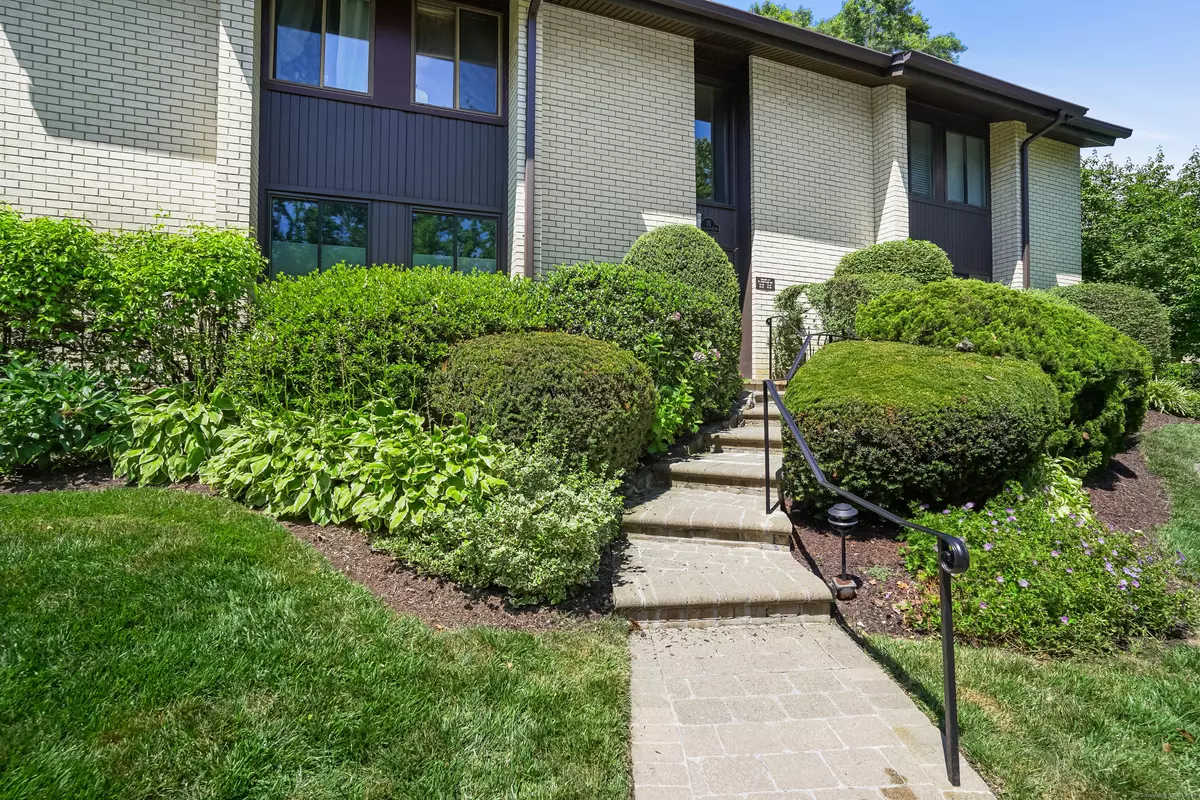 Stamford, CT 06902,75 Courtland Avenue #9