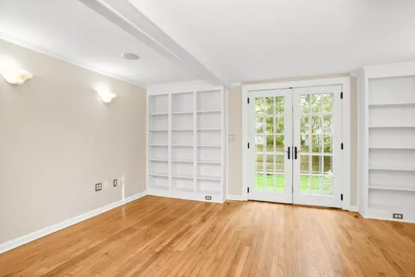 Westport, CT 06880,112 Hillspoint Road