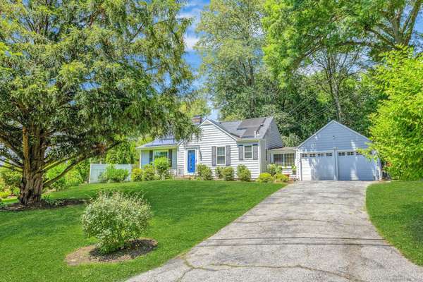 6 Hillandale Manor, Norwalk, CT 06851