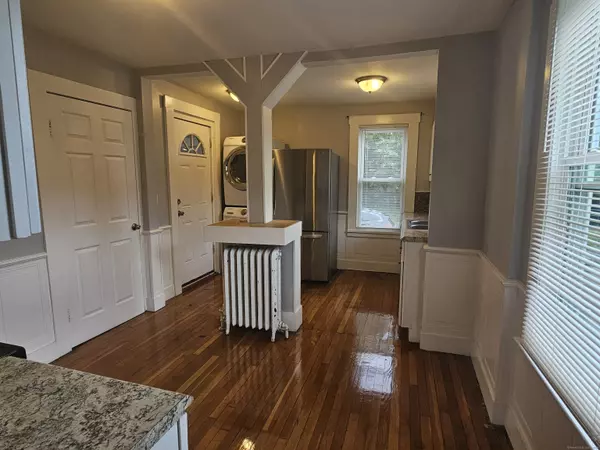 Hamden, CT 06518,33 Evergreen Avenue