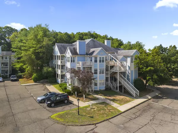 East Haven, CT 06513,75 Redwood Drive #607
