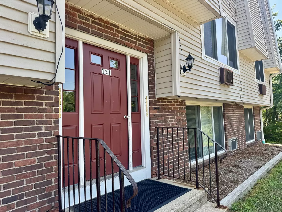 Branford, CT 06405,131 North Main Street #APT 28