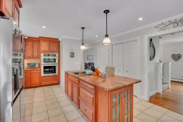 Mansfield, CT 06250,8 Boulder Lane