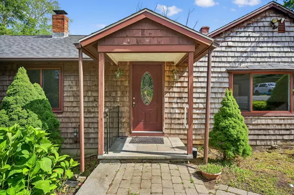 Lyme, CT 06371,89 Brush Hill Road