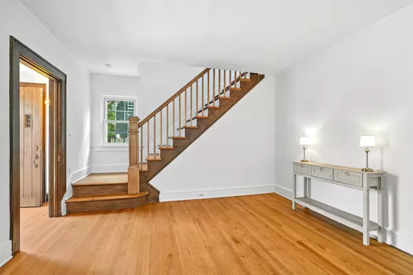 Darien, CT 06820,415 West Avenue