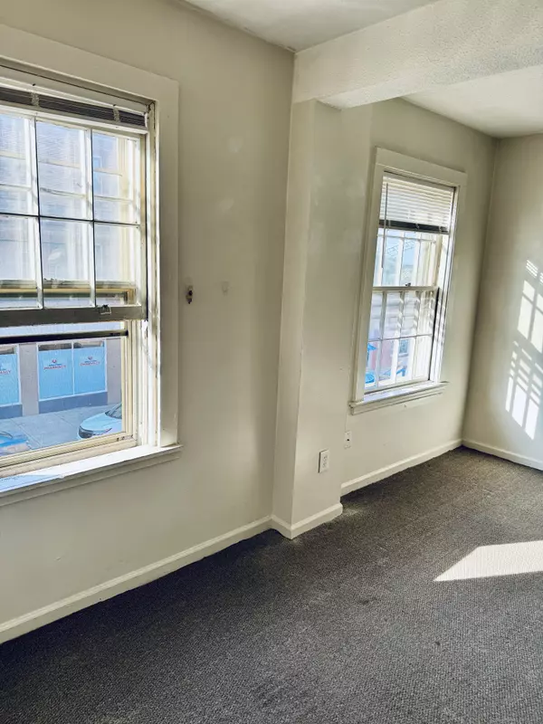 Middletown, CT 06457,666 Main Street #B3