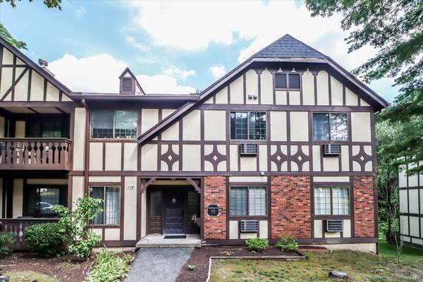 2 Essex Court #2, Brookfield, CT 06804