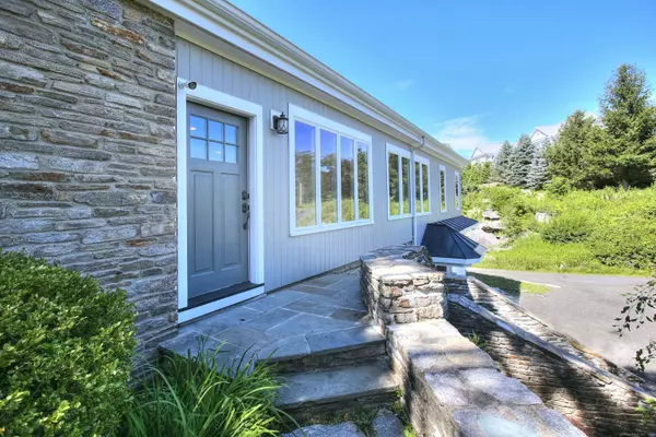 Weston, CT 06883,27 Rogues Ridge