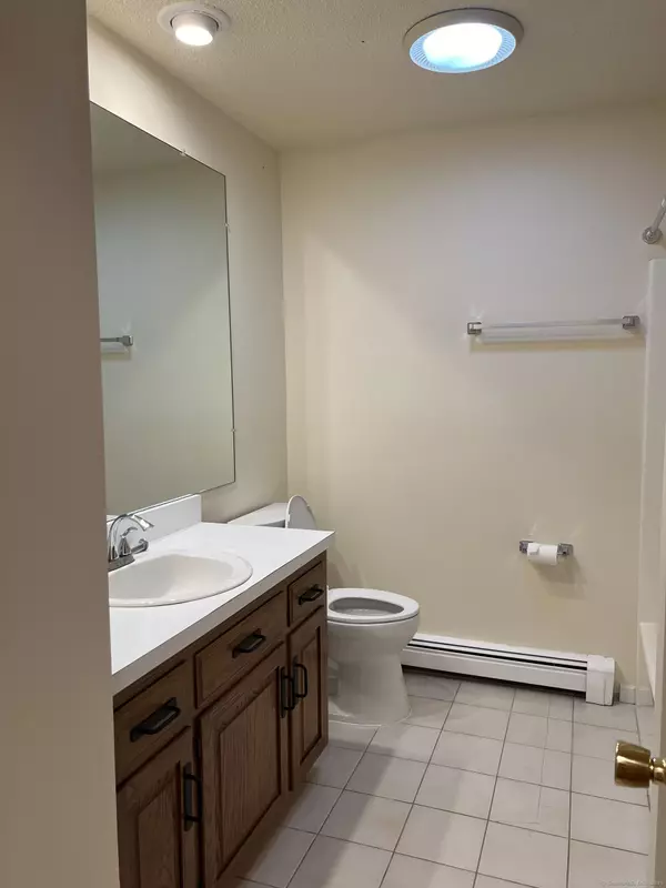 Orange, CT 06477,496 Dogwood Road
