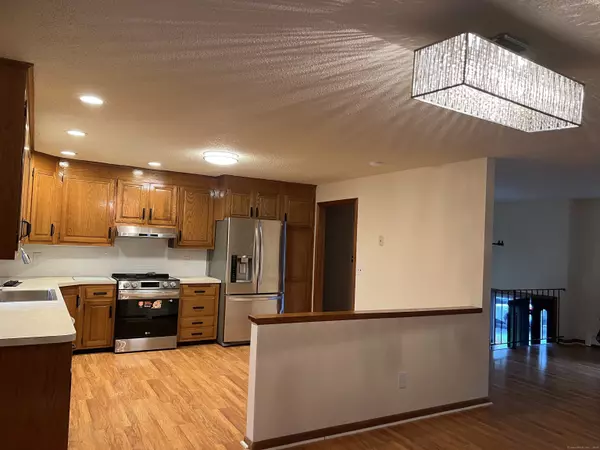 Orange, CT 06477,496 Dogwood Road