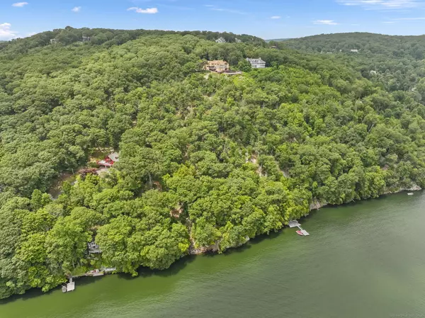 New Fairfield, CT 06812,89 Woodcreek Road